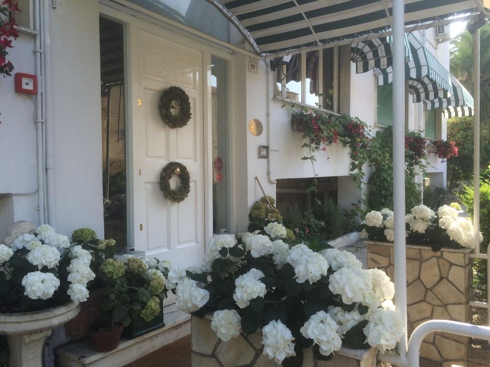 Eveline Portosole Hotel Sanremo Exterior photo